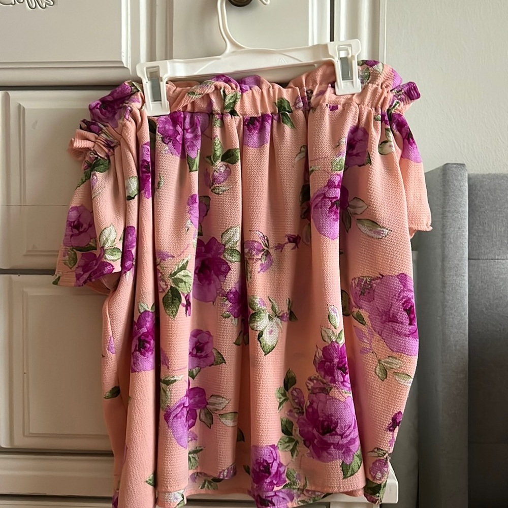 Let Them Eat Cake, Size M, floral off the shoulder blouse
